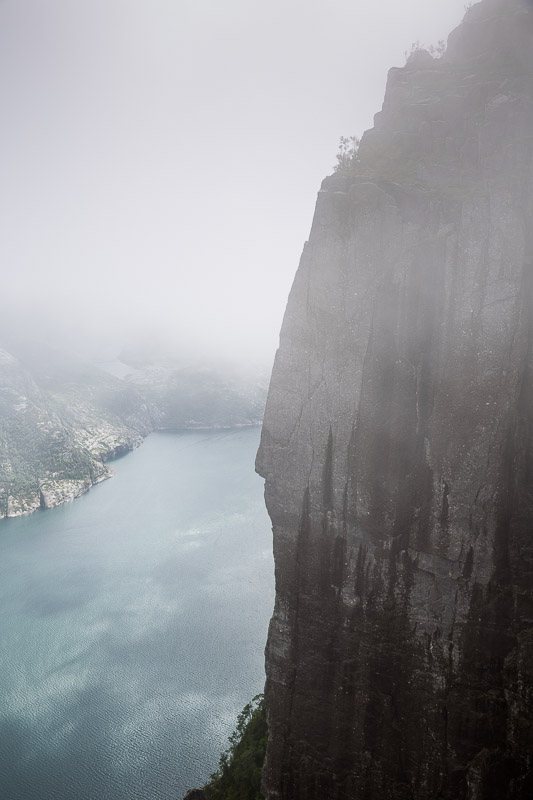 Lysefjord-Preikestolen-brume-fjord-falaise-Norvege-2.jpg