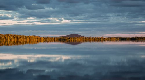 lac-reflet-nuages-panoramique-Suede.jpg