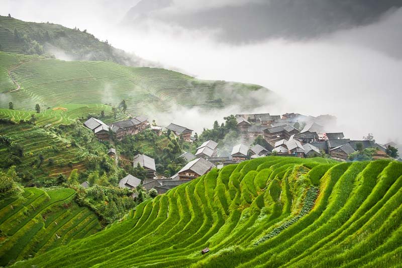 rizieres-pingan-chine-brume-village.jpg